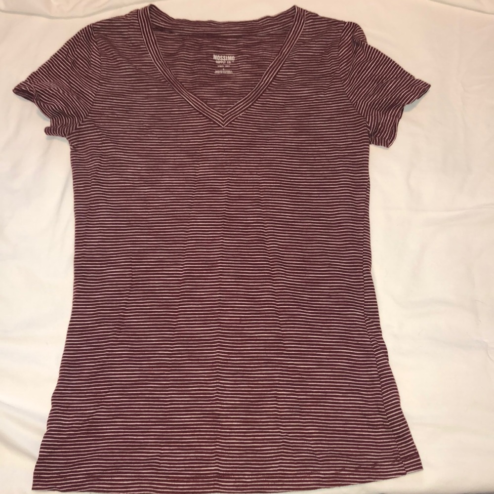 V-neck t-shirt